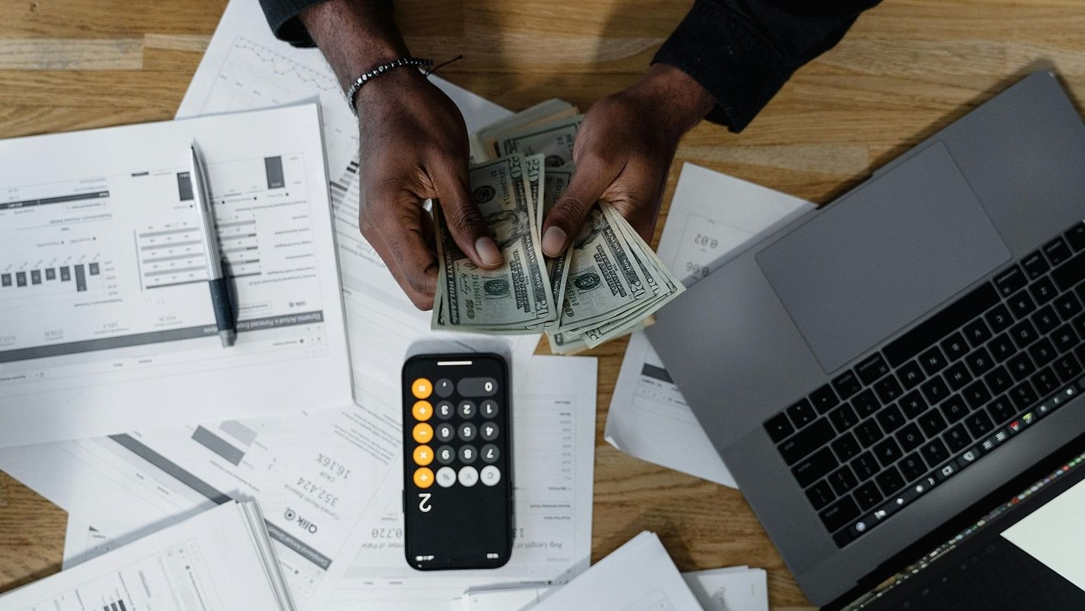 Things To Consider For Transferring Money To Australia